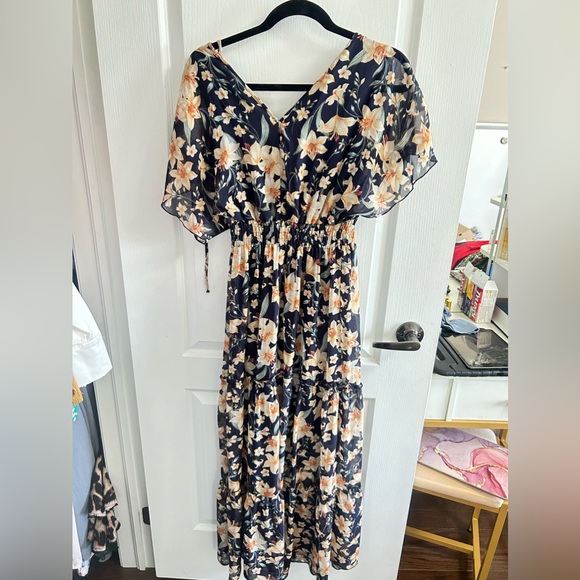 Floral maxi summer dress only worn a few times in perfect condition - Picture 2 of 2